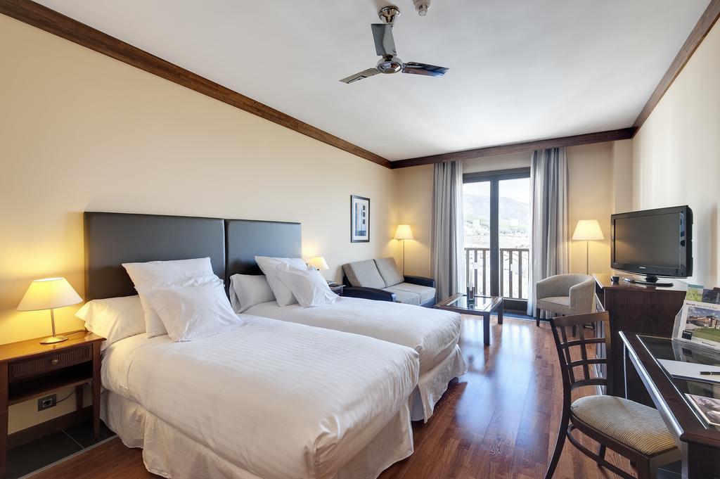 Hotel & Spa Real Badaguas Jaca Buitenkant foto